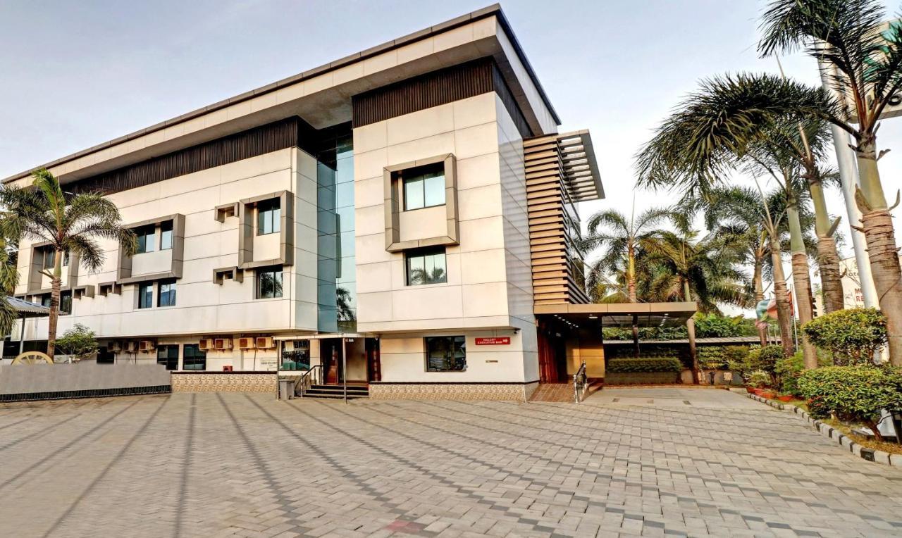 Treebo Symphony Hotels And Resorts Angamally Kizhake Chālakudi Exterior foto
