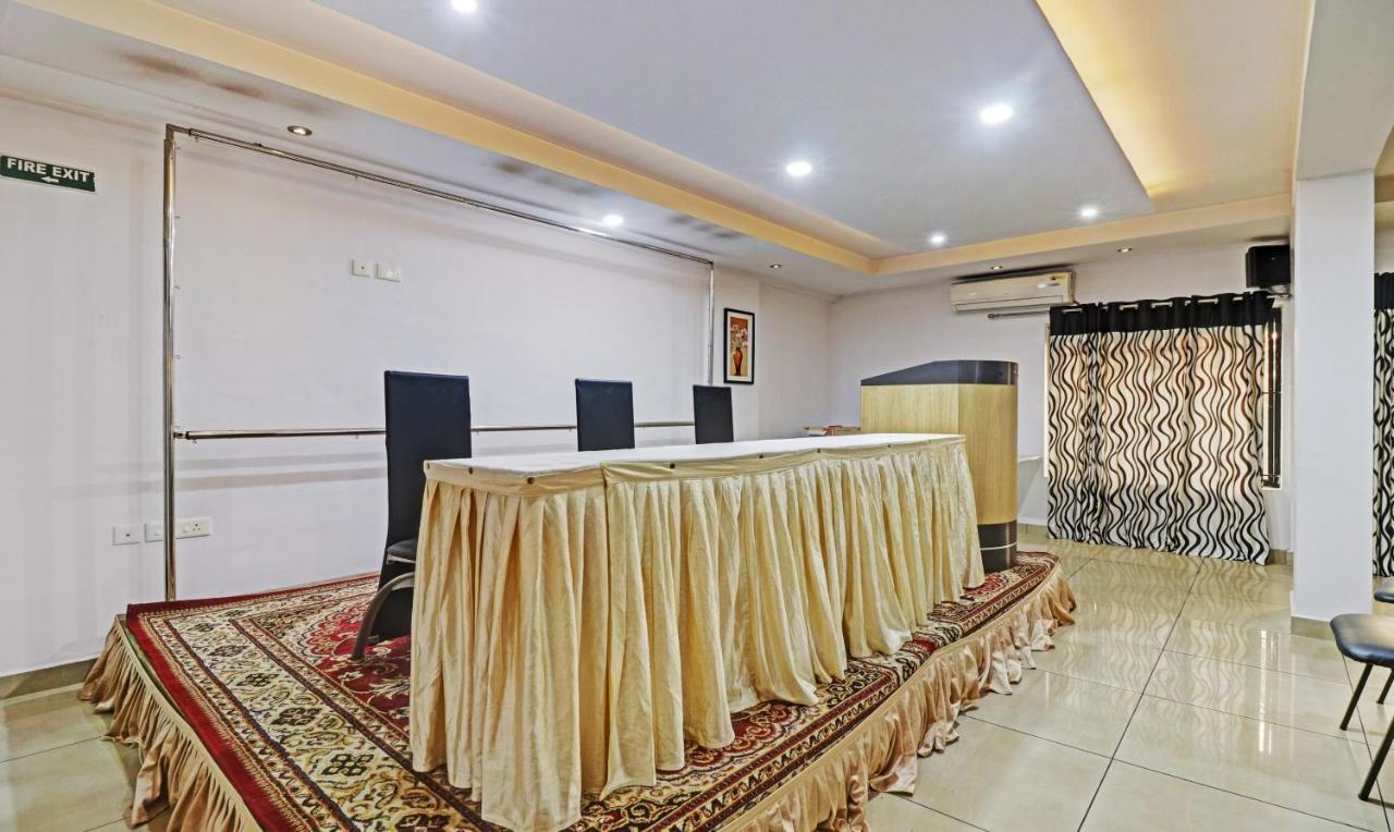 Treebo Symphony Hotels And Resorts Angamally Kizhake Chālakudi Exterior foto
